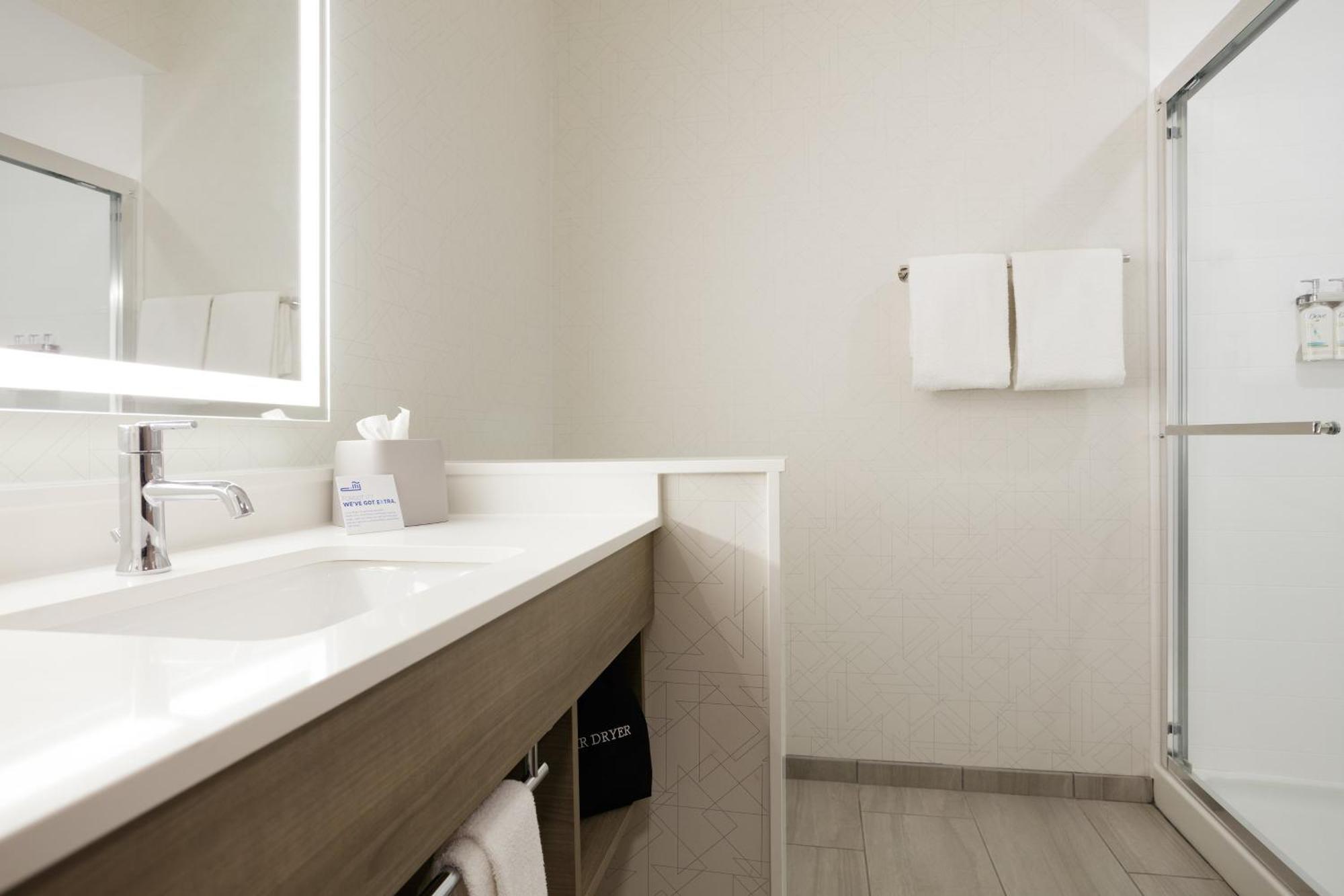 Holiday Inn Express Toledo North By Ihg Exterior foto