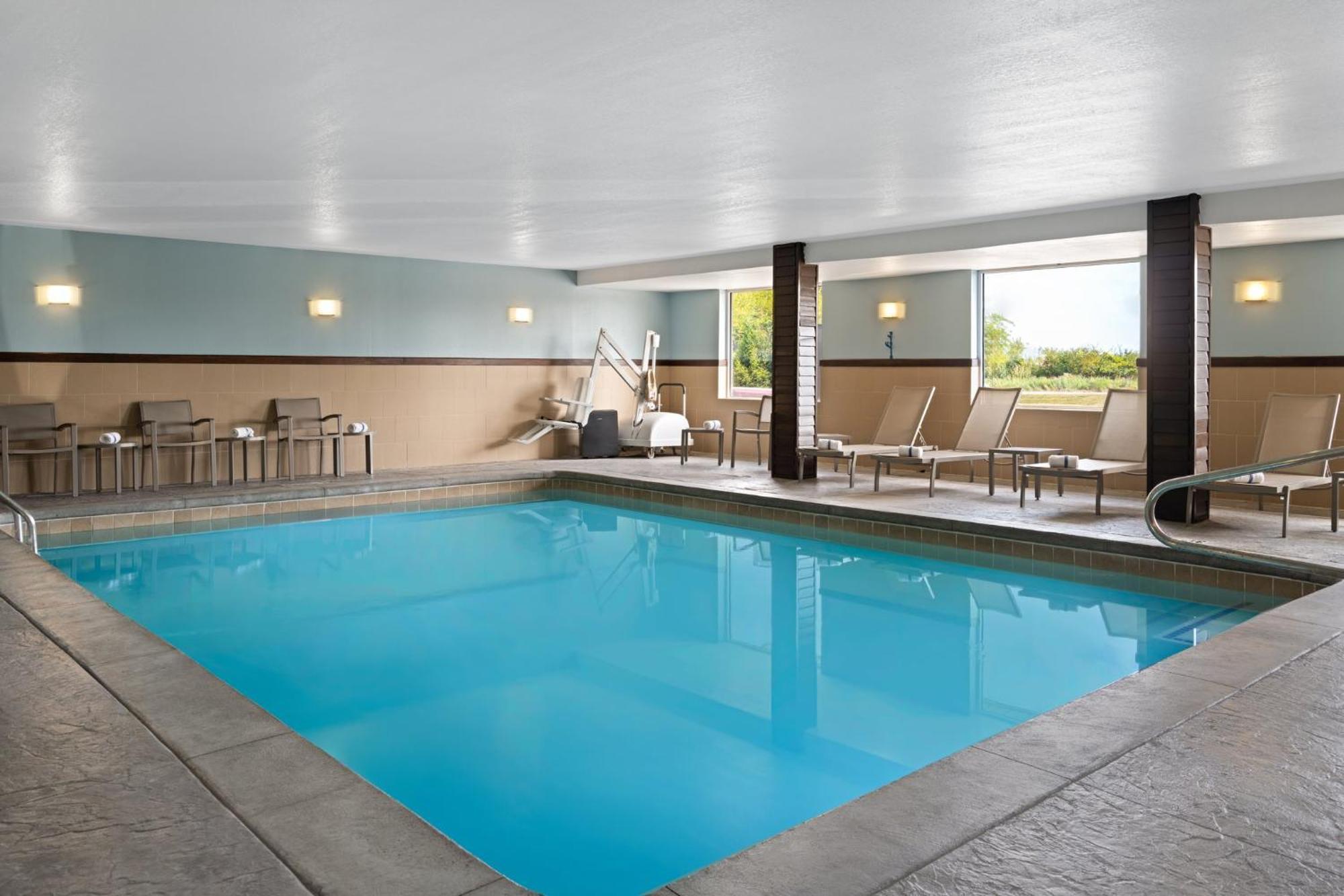 Holiday Inn Express Toledo North By Ihg Exterior foto