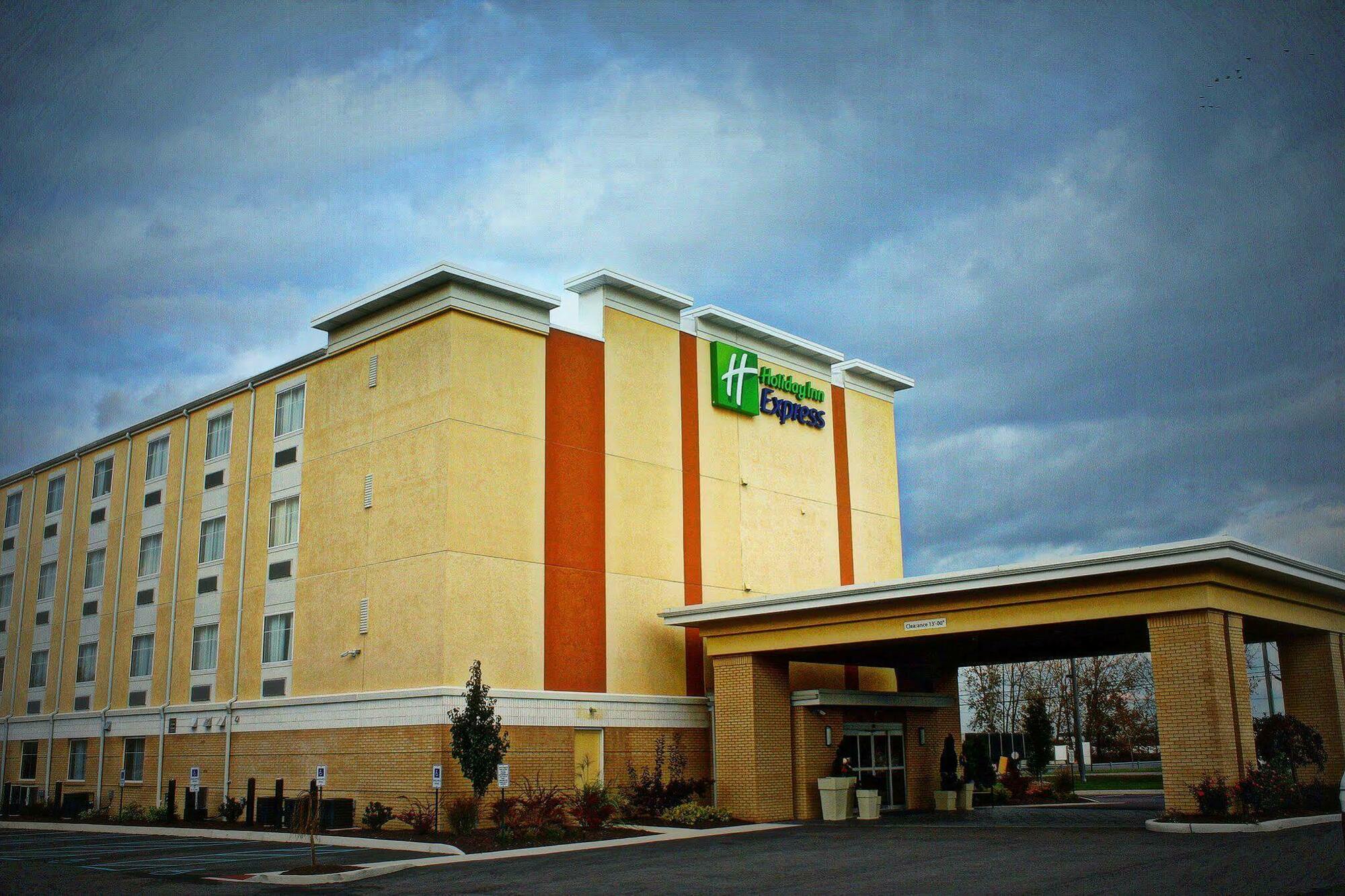 Holiday Inn Express Toledo North By Ihg Exterior foto